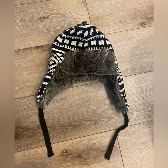 Women’s Trapper Hat Faux Fur Black & White One size H & M NWT! - Picture 1 of 5